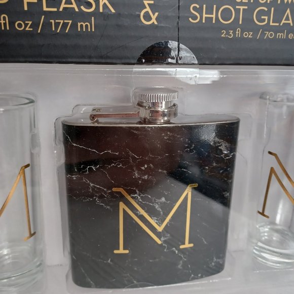 NEW Black and Gold “M” Hip Flask and Shot Glass Set (Petaca, Vasos de Chupito) - Picture 2 of 12